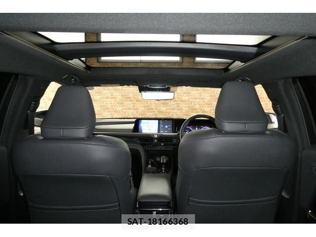 Toyota Crown Sports 2023-11 6010907-16
