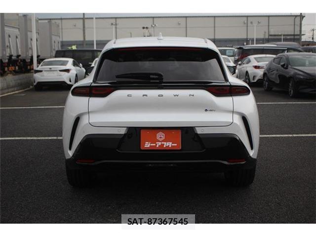 Toyota Crown Sports 2024-01 6243078-9