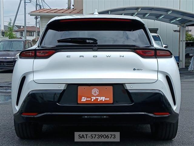 Toyota Crown Sports 2023-12 6276050-9