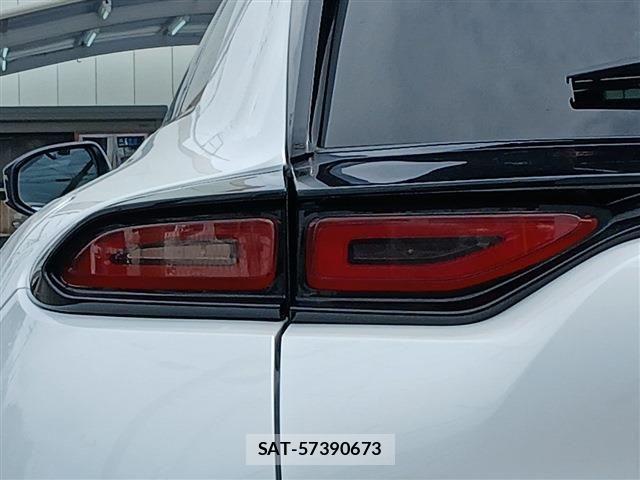 Toyota Crown Sports 2023-12 6276050-27