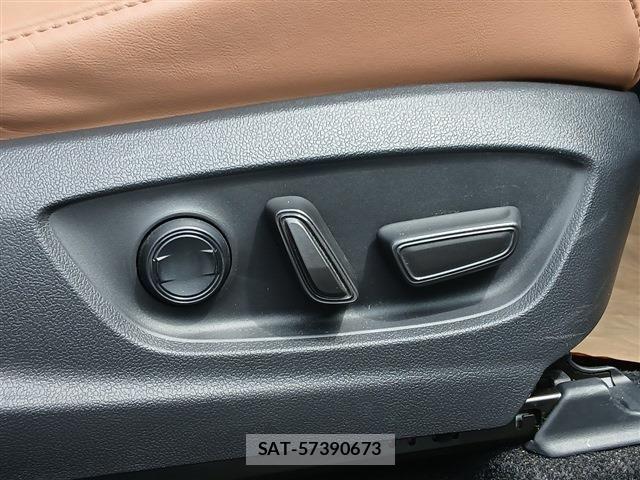 Toyota Crown Sports 2023-12 6276050-6