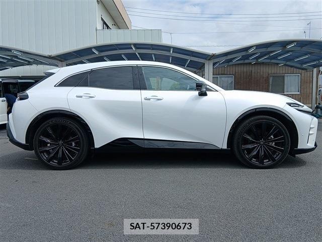 Toyota Crown Sports 2023-12 6276050-8