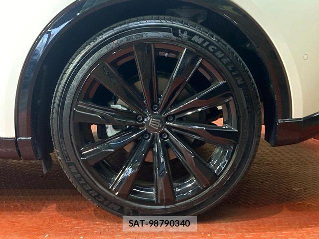 Toyota Crown Sports 2023-11 6544557-8