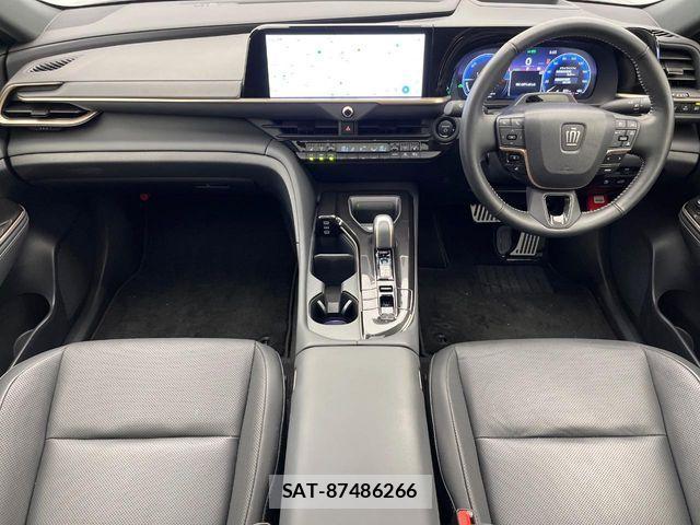 Toyota Crown Sports 2024-10 6641415-1