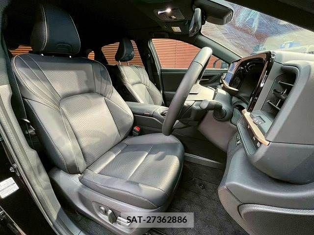 Toyota Crown Sports 2025-01 6670995-7