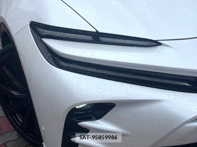 Toyota Crown Sports 2023-12 6715946-11