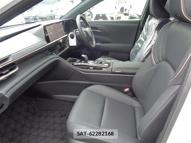 Toyota Crown Sports 2024-02 6715952-10