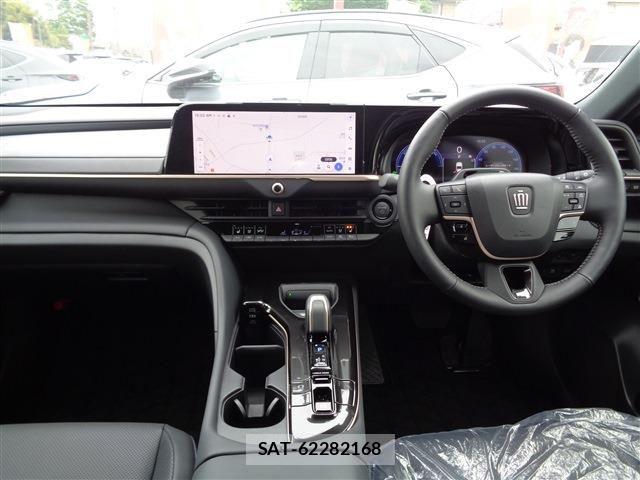 Toyota Crown Sports 2024-02 6715952-12