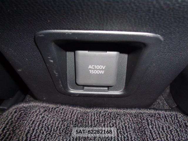 Toyota Crown Sports 2024-02 6715952-14
