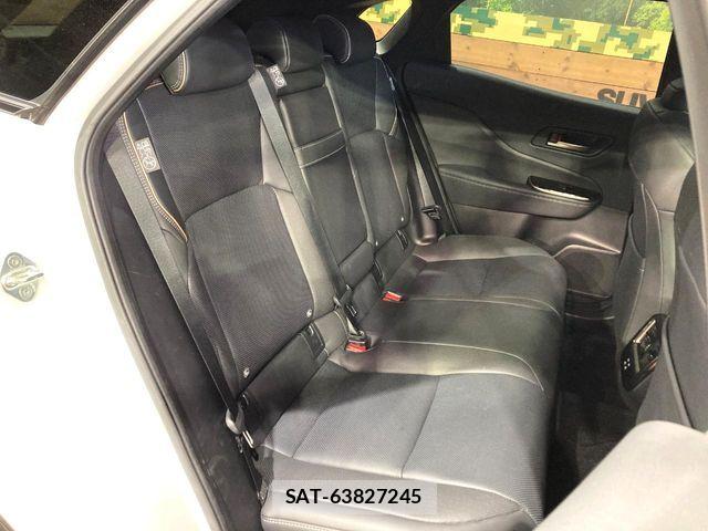 Toyota Crown Sports 2023-12 6790954-9