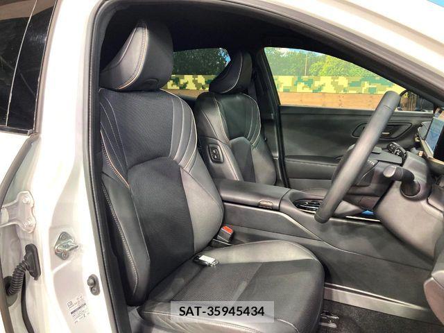 Toyota Crown Sports 2023-12 6790943-8