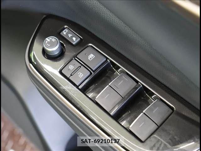 Toyota Crown Sports 2024-04 6790938-24