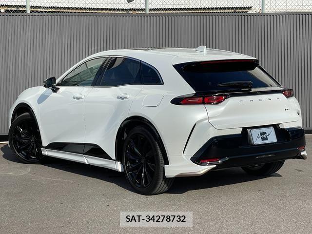 Toyota Crown Sports 2023-11 6790935-3