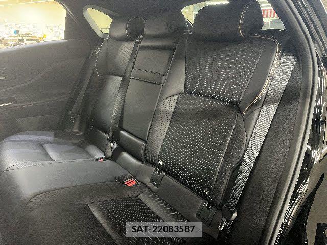 Toyota Crown Sports 2023-12 6790915-12