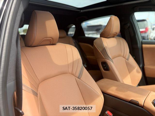 Toyota Crown Sports 2024-06 6790908-16
