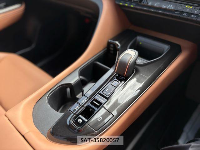 Toyota Crown Sports 2024-06 6790908-27