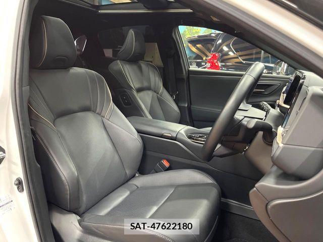 Toyota Crown Sports 2023-12 6790946-9