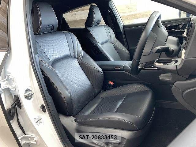 Toyota Crown Sports 2023-12 6814422-11