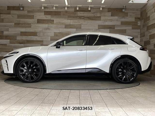Toyota Crown Sports 2023-12 6814422-15