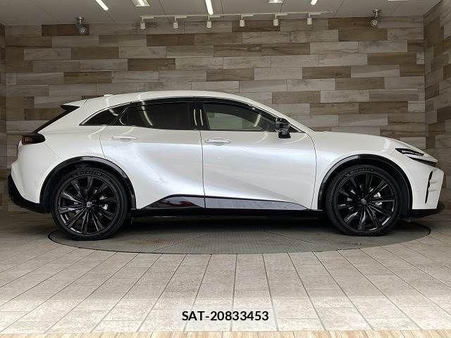 Toyota Crown Sports 2023-12 6814422-16