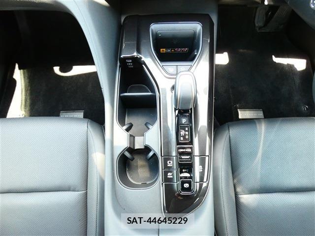 Toyota Crown Sports 2023-10 6814424-10