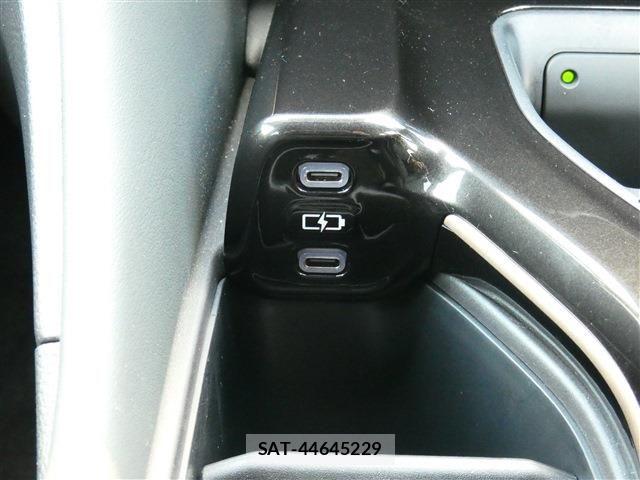 Toyota Crown Sports 2023-10 6814424-11