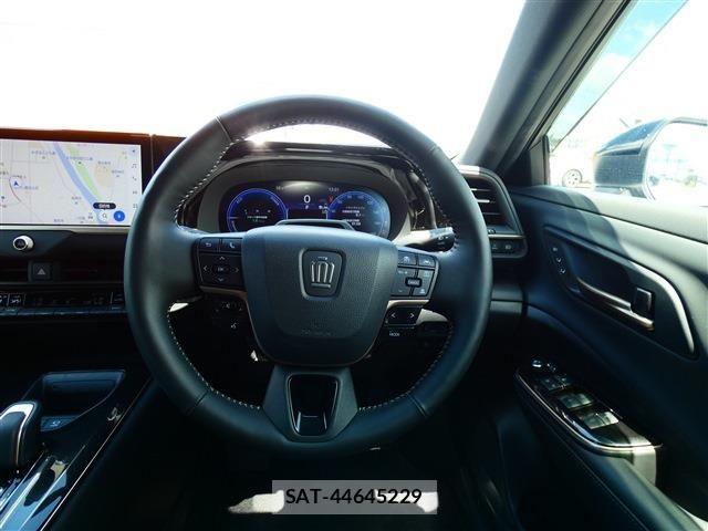 Toyota Crown Sports 2023-10 6814424-12