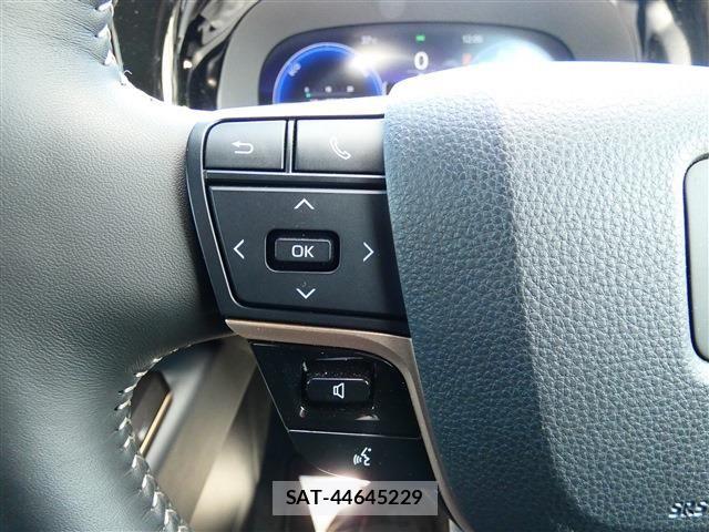 Toyota Crown Sports 2023-10 6814424-13