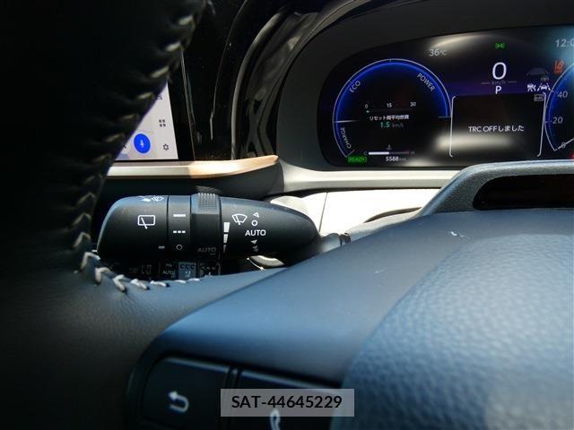 Toyota Crown Sports 2023-10 6814424-14