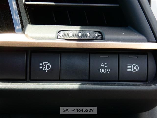Toyota Crown Sports 2023-10 6814424-17