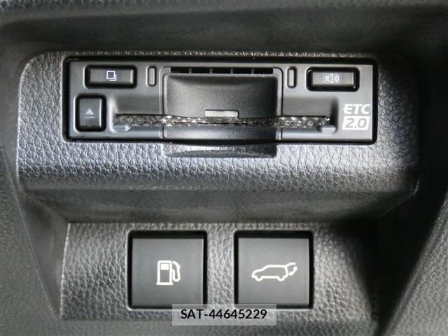 Toyota Crown Sports 2023-10 6814424-18