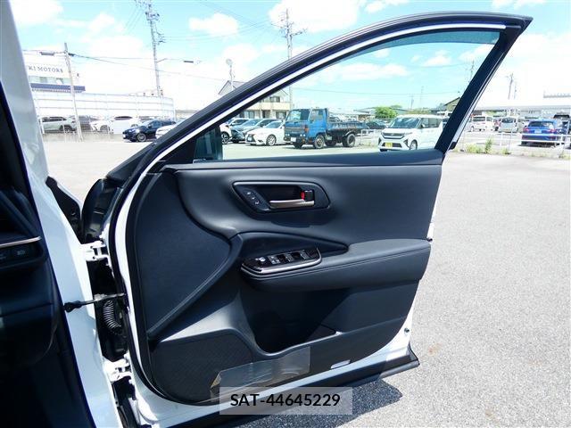 Toyota Crown Sports 2023-10 6814424-20