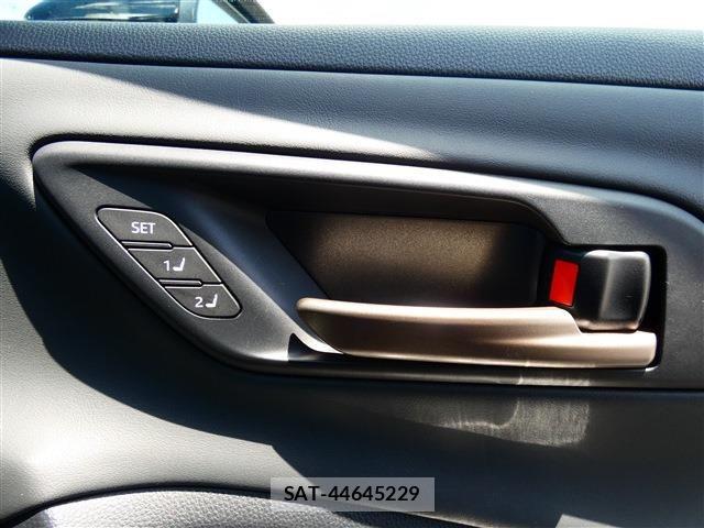 Toyota Crown Sports 2023-10 6814424-21