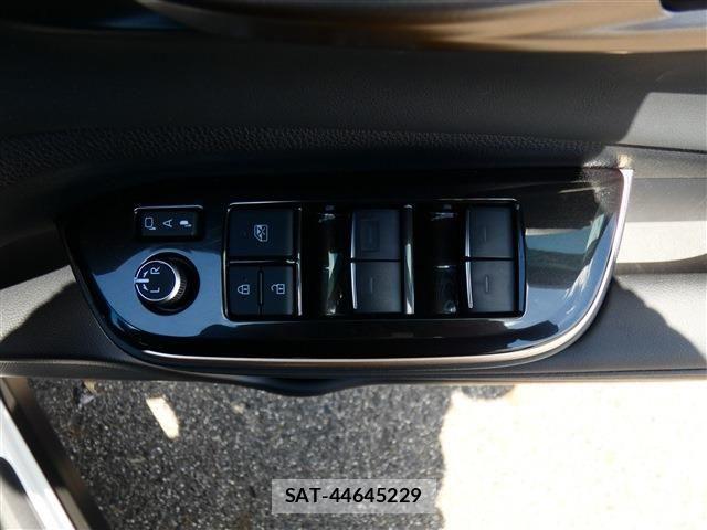 Toyota Crown Sports 2023-10 6814424-22