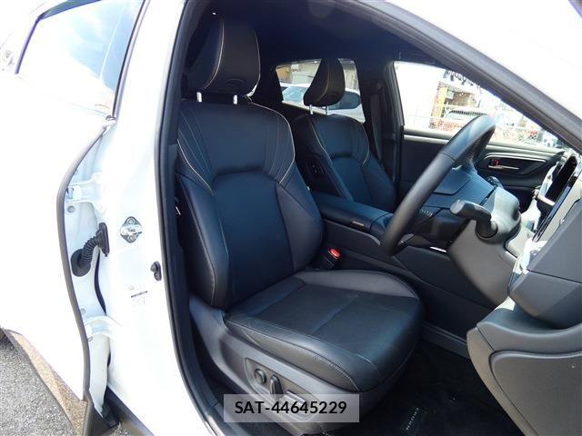 Toyota Crown Sports 2023-10 6814424-23
