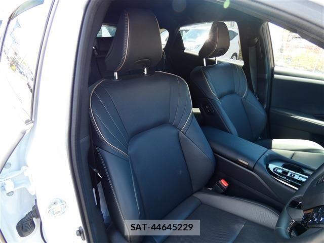 Toyota Crown Sports 2023-10 6814424-24