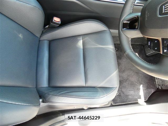 Toyota Crown Sports 2023-10 6814424-25