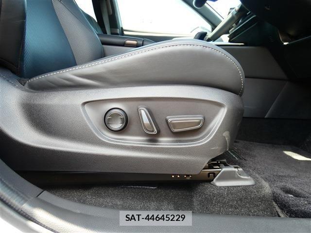 Toyota Crown Sports 2023-10 6814424-26