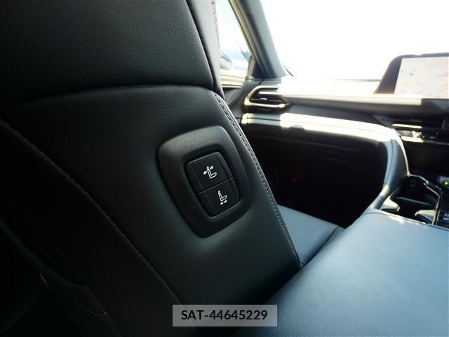 Toyota Crown Sports 2023-10 6814424-27