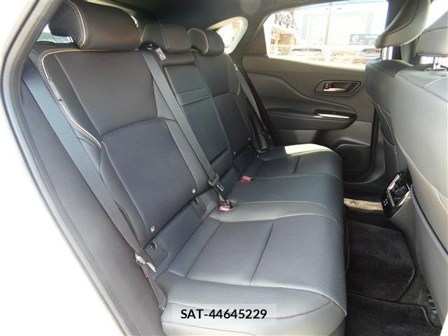 Toyota Crown Sports 2023-10 6814424-28