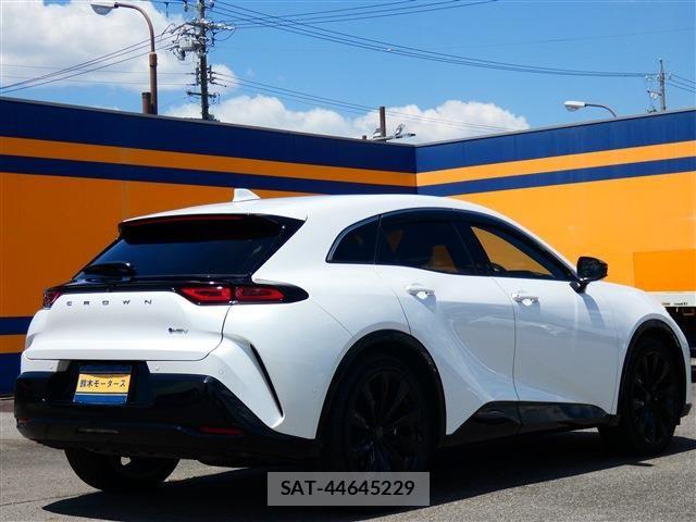 Toyota Crown Sports 2023-10 6814424-2