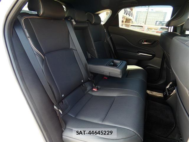 Toyota Crown Sports 2023-10 6814424-29