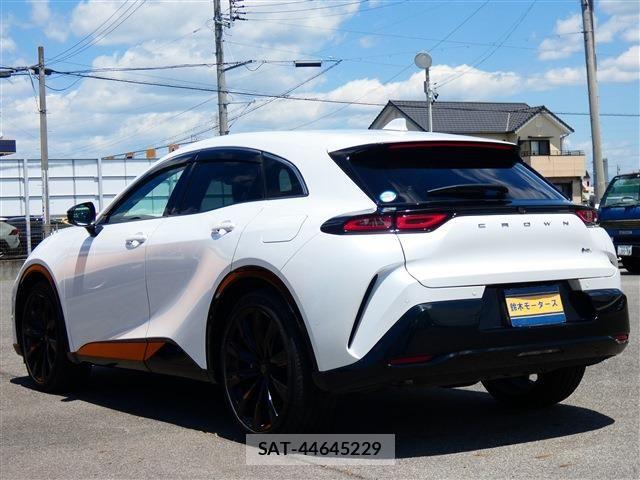 Toyota Crown Sports 2023-10 6814424-3