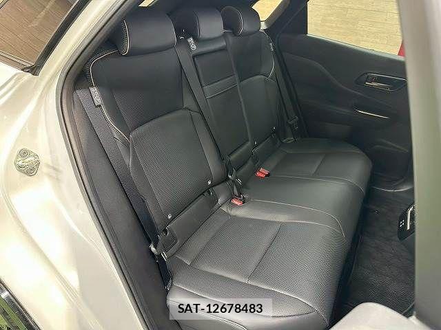 Toyota Crown Sports 2023-11 6814417-9
