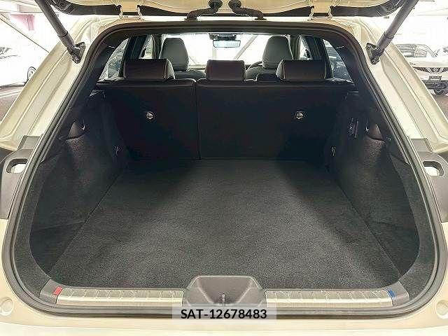 Toyota Crown Sports 2023-11 6814417-19