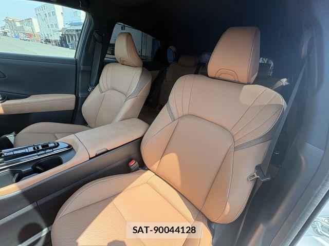 Toyota Crown Sports 2024-11 6903770-9