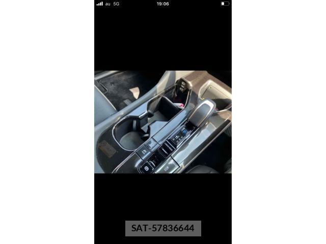 Toyota Crown Sports 2025-03 6903754-9