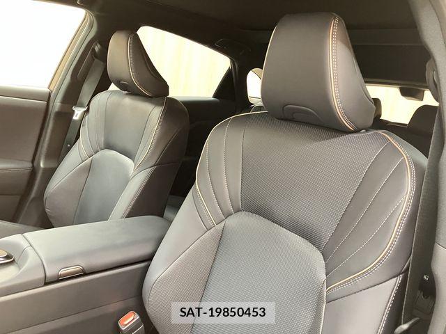 Toyota Crown Sports 2024-08 7020270-21