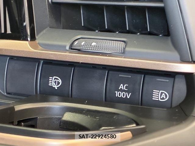 Toyota Crown Sports 2024-04 7020269-18