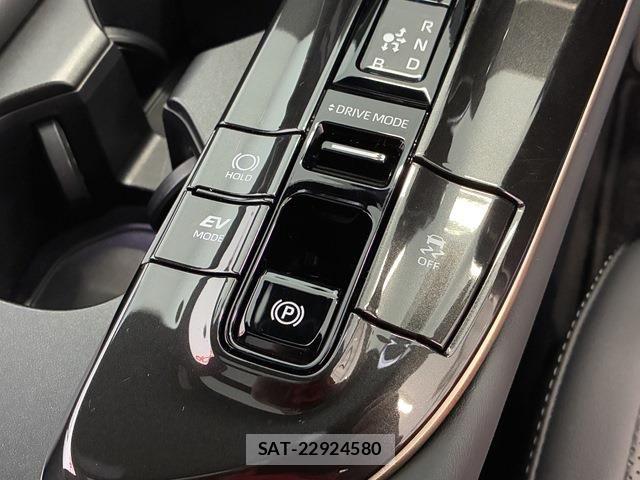 Toyota Crown Sports 2024-04 7020269-24
